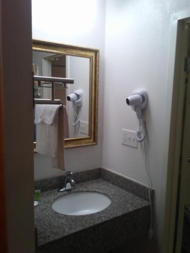Ashburn Inn Of Manning - photo 5