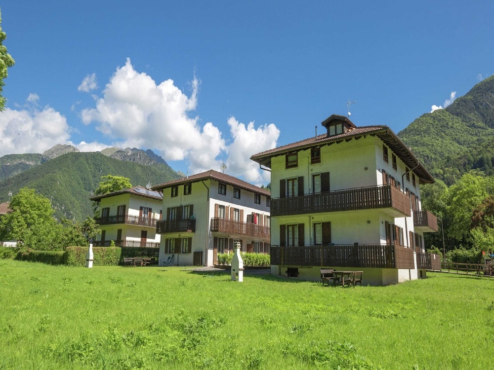 Belvilla by OYO Lori Mansarda — hotel in Pieve Di Ledro
