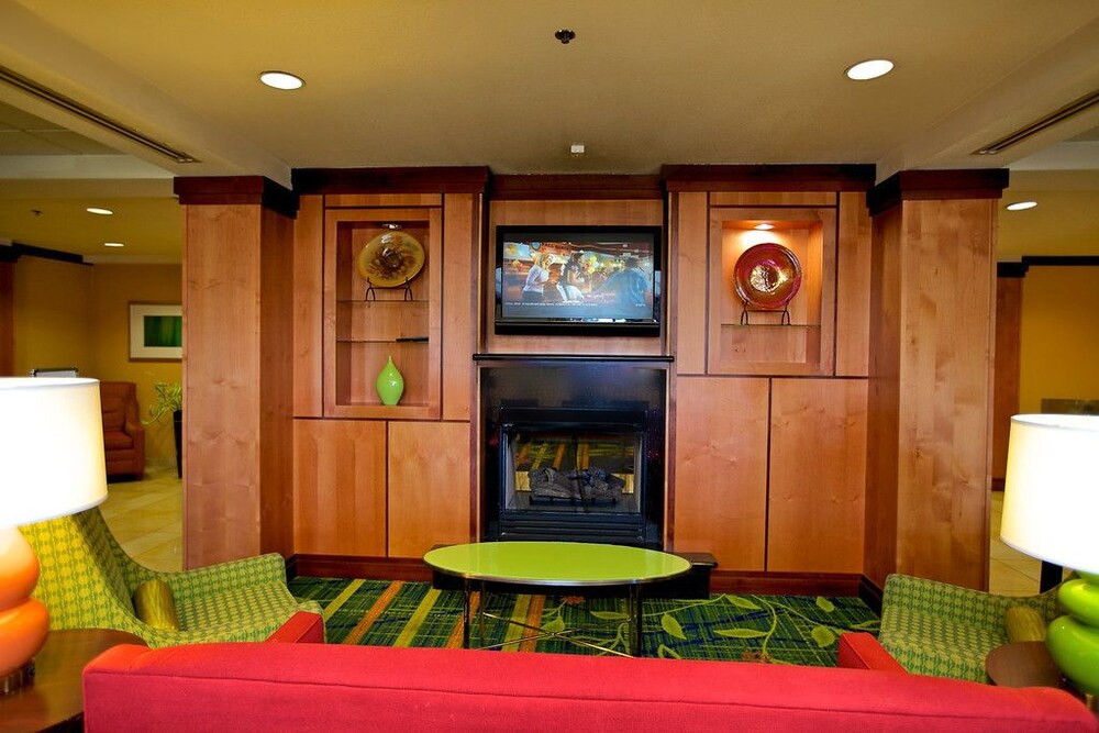 Fairfield Inn & Suites by Marriott Santa Maria - photo 2