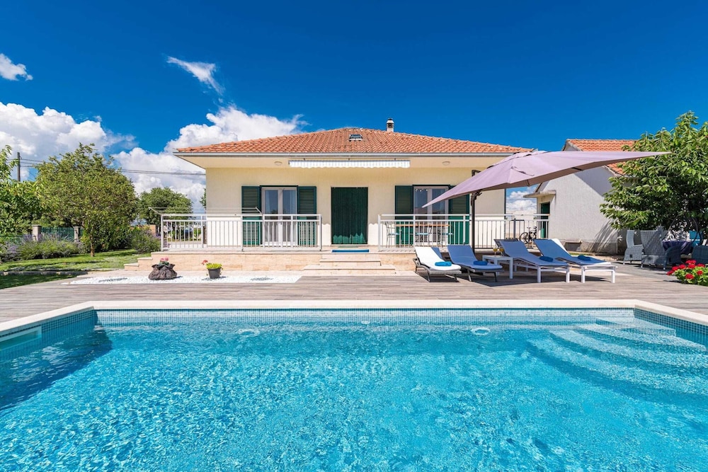 Villa near Krka with Private Pool — 4-Star Luxury Hotel in Unesic, Croatia