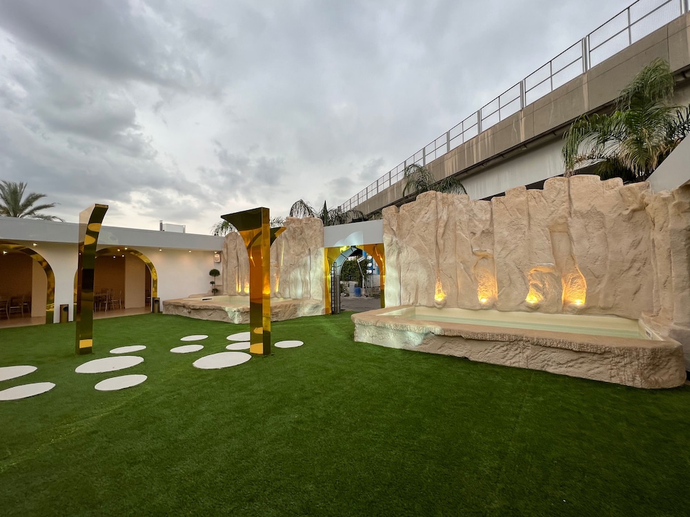 Kidcleugh Hide - carbon neutral hotel in Duns