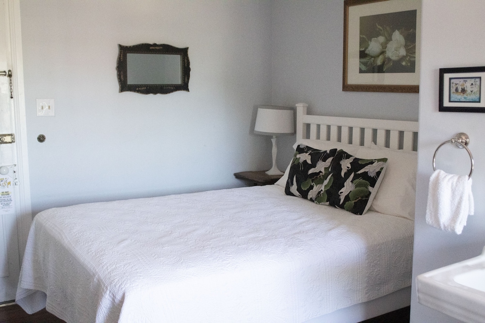 Chalfonte Hotel - photo 2