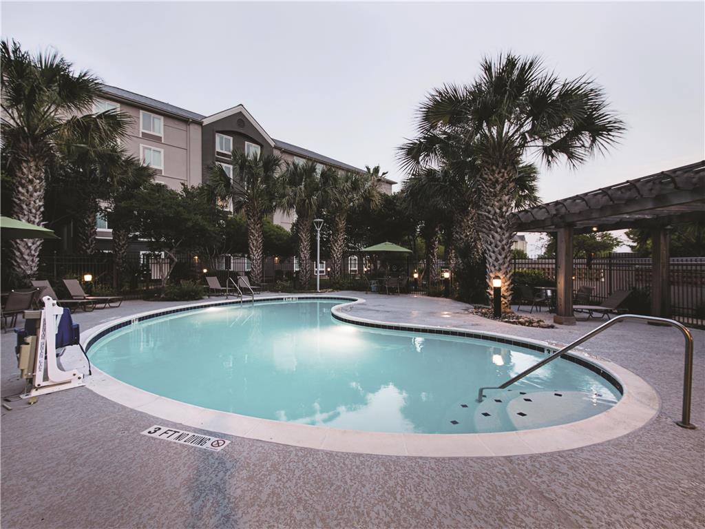 La Quinta Inn & Suites by Wyndham Austin Airport - photo 10