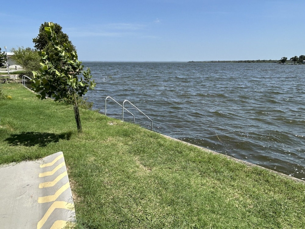 Oasis Lake Buchanan - photo 25