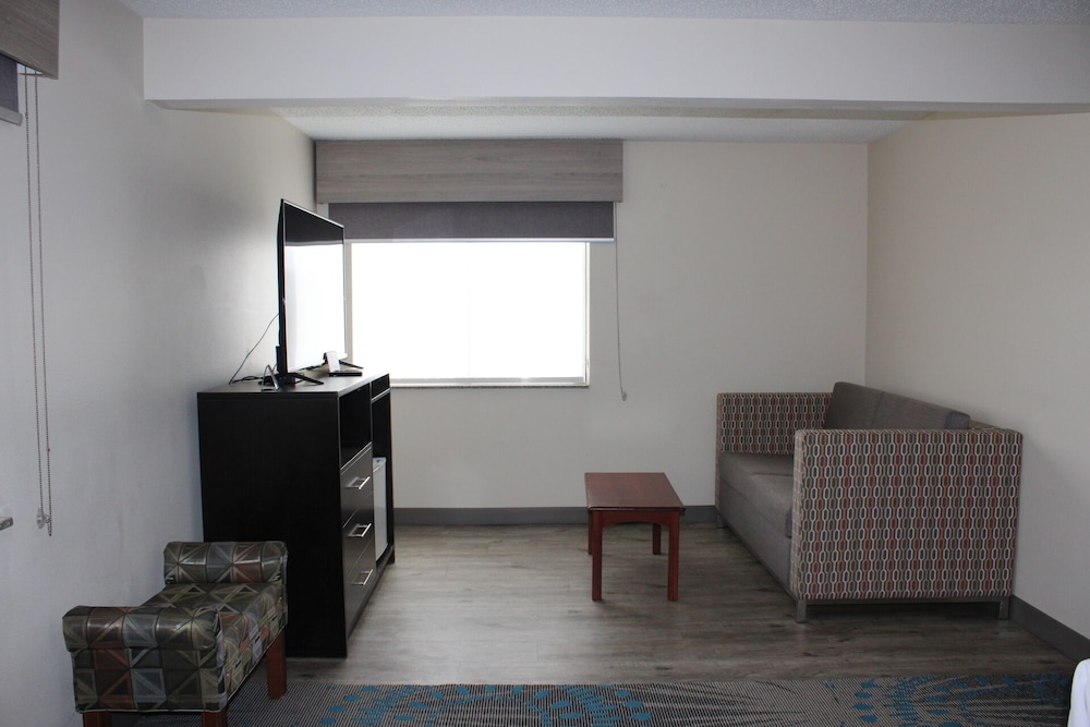 Reston Inn & Suites - photo 34