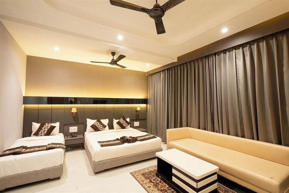 Hotel Rajwada Resort in Raipur, India