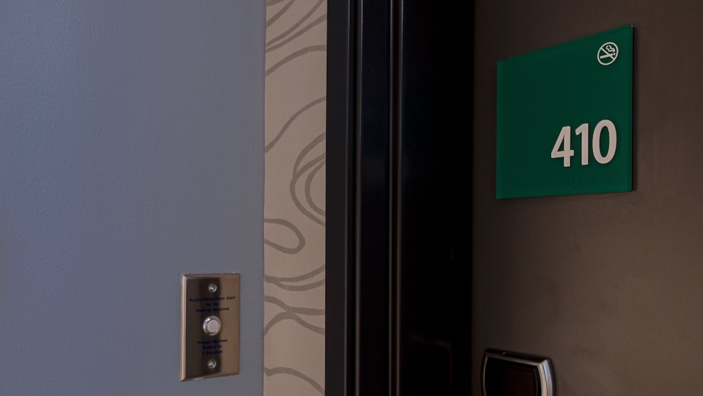 Holiday Inn and Suites Philadelphia W Drexel Hill - photo 15