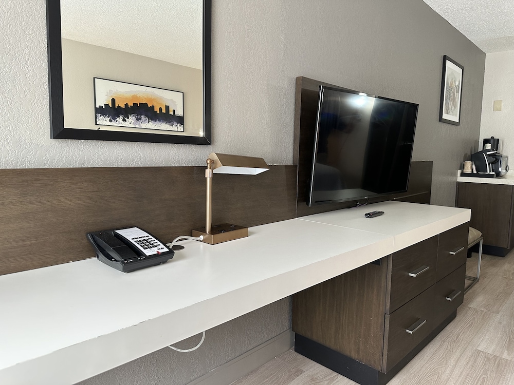 Crowne Plaza Nashville Airport by IHG - photo 5
