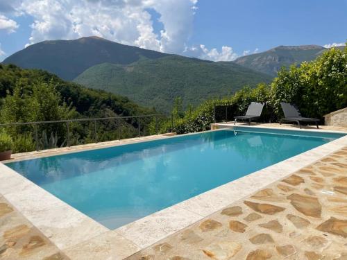 Scheggino Casale con piscina e splendida vista in Scheggino, Italy