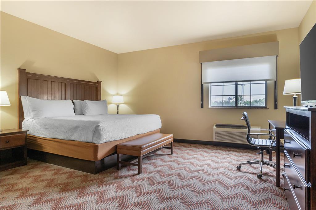 Best Western Plus Cimarron Hotel & Suites - photo 40