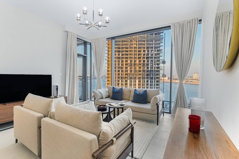 Bright 2BR in top Creek Rise Tower — 4-Star Luxury Hotel in Dubai, United Arab Emirates