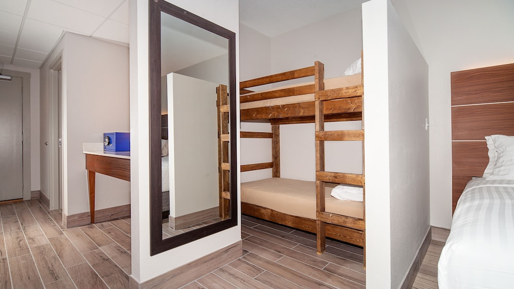 Holiday Inn Express & Suites Panama City Beach Beachfront by IHG - photo 22