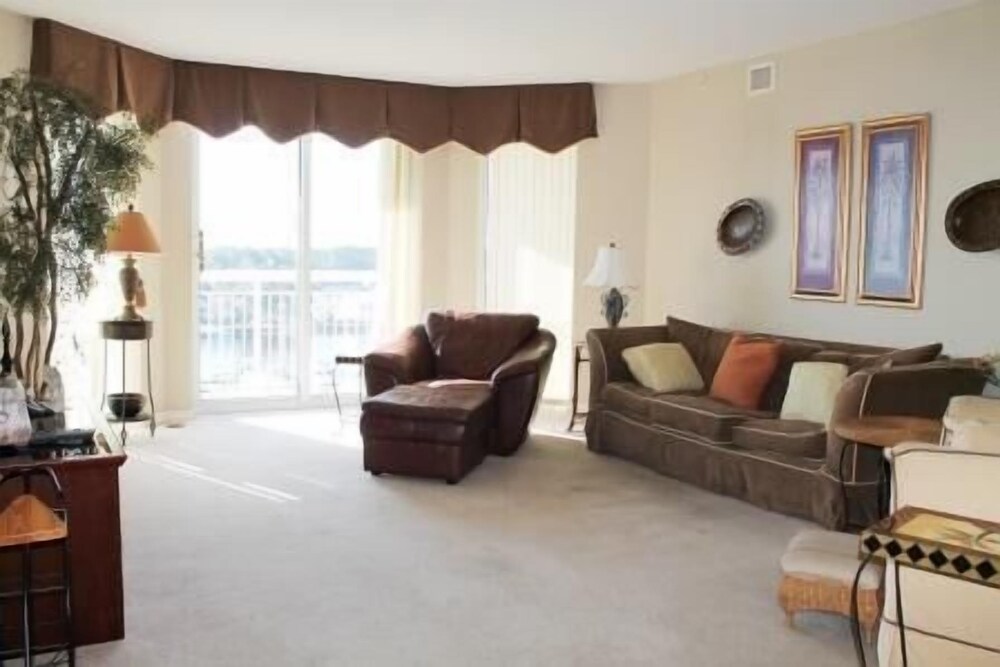 North Tower Apartment 207 - photo 8