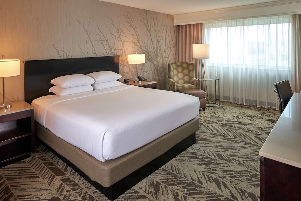 Hilton Cincinnati Airport - photo 15