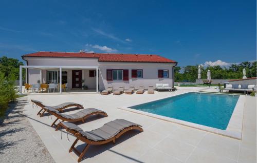 Awesome Home In Mali Vareski — 5-Star Luxury Hotel in Marcana, Croatia