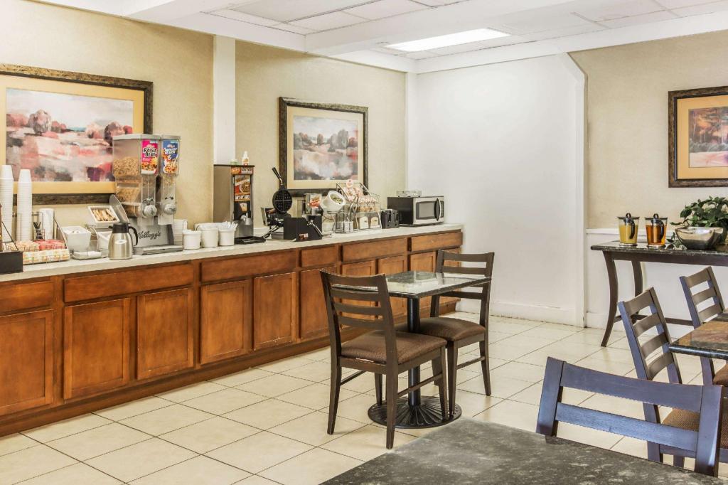 Super 8 by Wyndham Caryville TN - photo 20