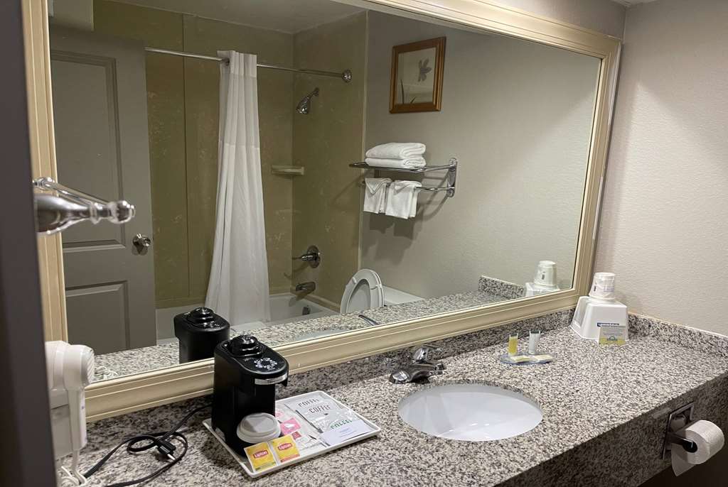 Days Inn by Wyndham Fayetteville South I 95 Exit 49 - photo 13