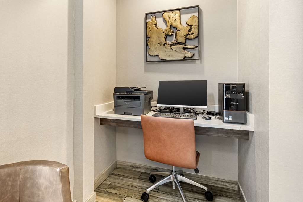 Best Western Plus Bourbonnais Hotel & Suites - photo 30