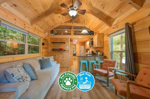 Ryon Tiny Home Cabin City side Rustic Retreat — 4-Star Luxury Hotel in Chattanooga, United States