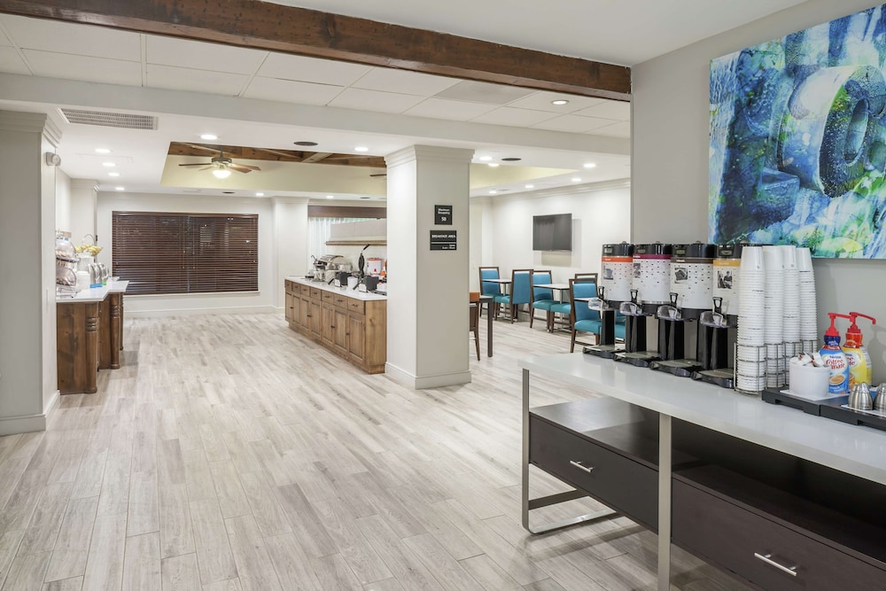 Hampton Inn Austin Round Rock - photo 30