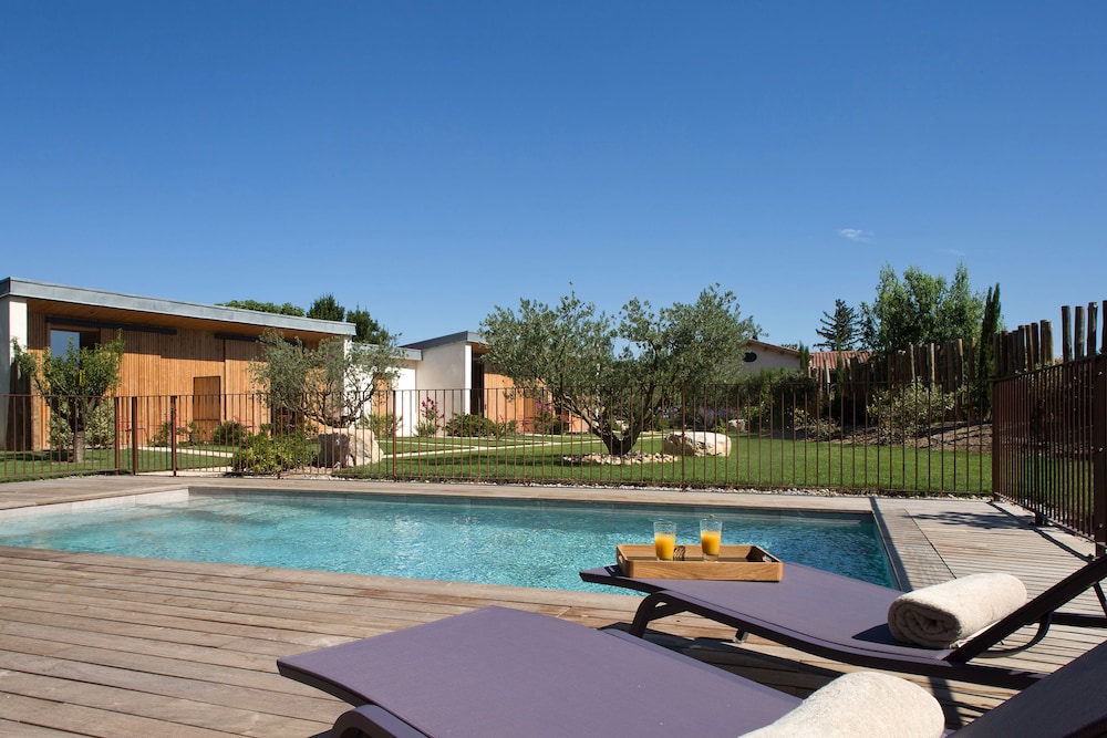 Le Pré Gourmand — 4-Star Luxury Hotel in Eyragues, France