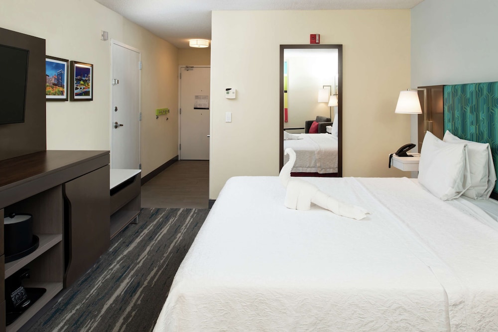 Hampton Inn Greensboro Airport - photo 17