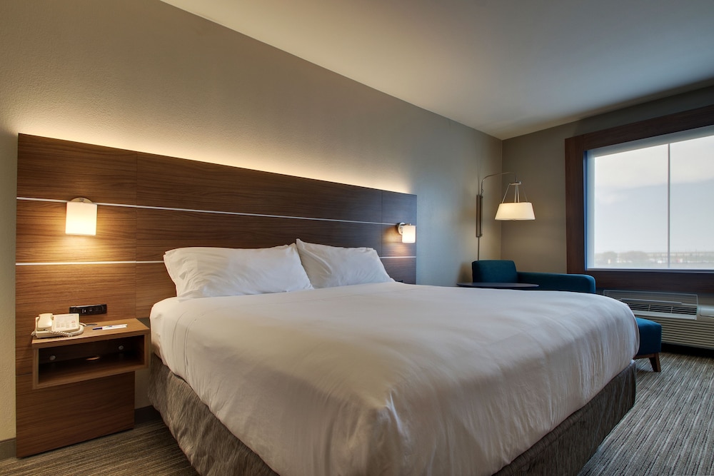 Holiday Inn Express Hotel & Suites Vernon College Area by IHG - photo 25