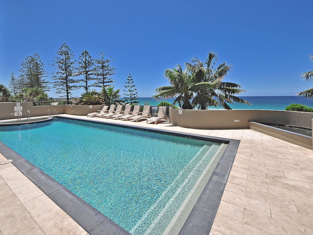 Clubb Coolum Beach Resort — Coolum Beach