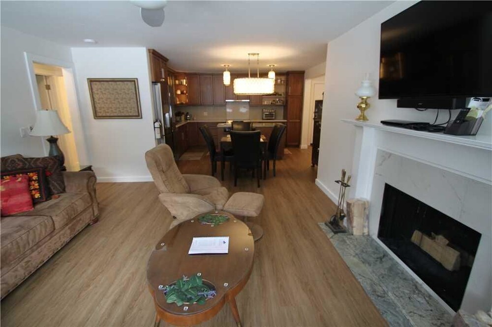 Ute Condominiums Unit 204 Condo with Fireplace & Parking — 4-Star Luxury Hotel in Aspen, United States