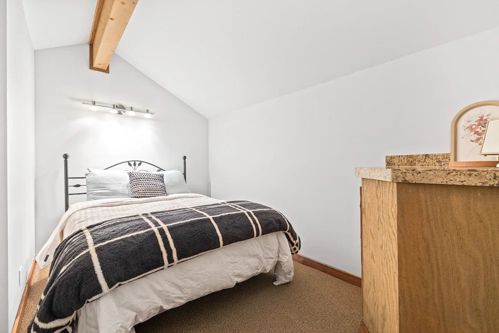 Scenic 1 Bedroom W Loft at Mount Bachelor Resort - photo 5