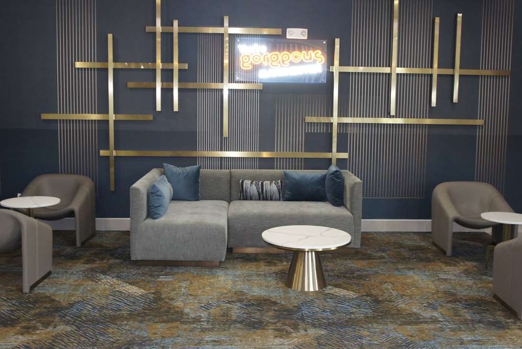 La Quinta Inn & Suites by Wyndham Manchester Arnold AFB - photo 5