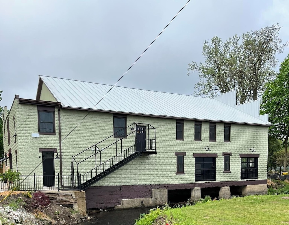 The Grant Hotel And Venue — Buchanan