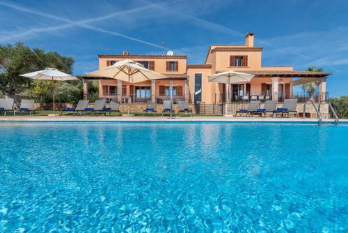 Villa Es Turrió by Mallorca House Rent — 4-Star Luxury Hotel in Santa Eularia Des Riu, Spain