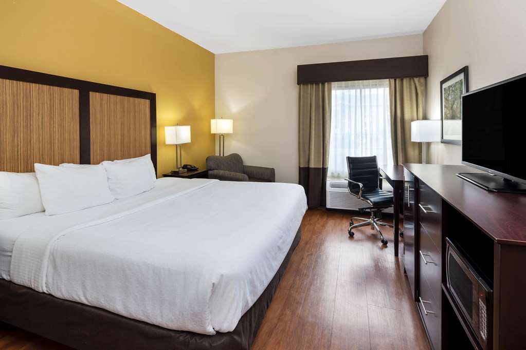 La Quinta Inn & Suites by Wyndham LaGrange I 85 - photo 9