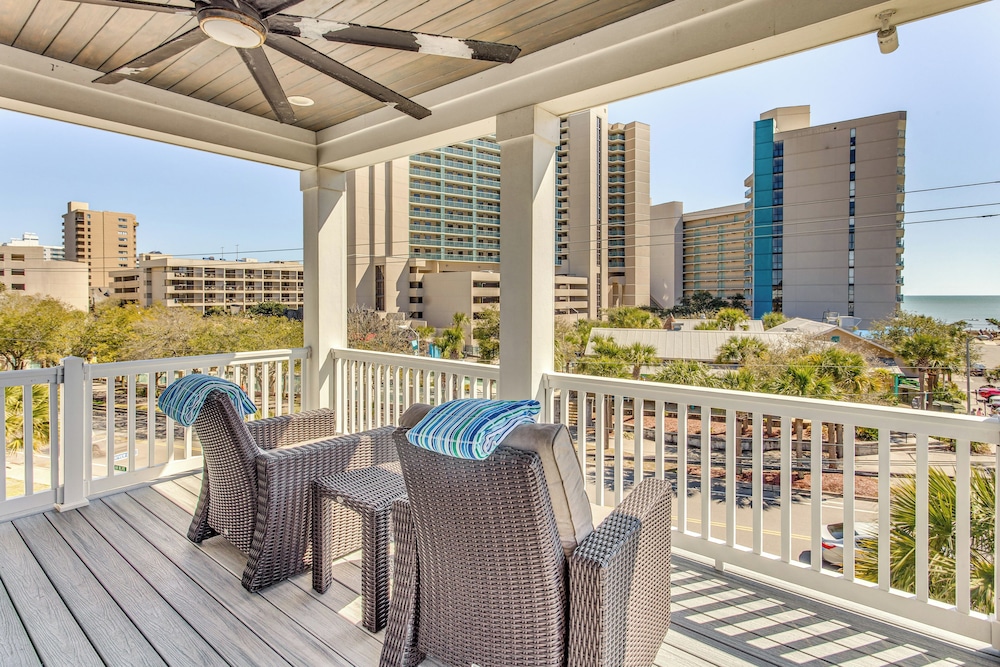 Walk to Ocean Myrtle Beach House with Hot Tub — 4-Star Luxury Hotel in Myrtle Beach, United States