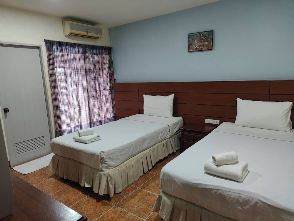 Cabbages & Condoms Hotel Ratchaburi — Photharam — photo 5