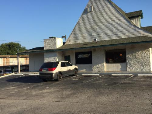 Masters Inn Tampa East - photo 6