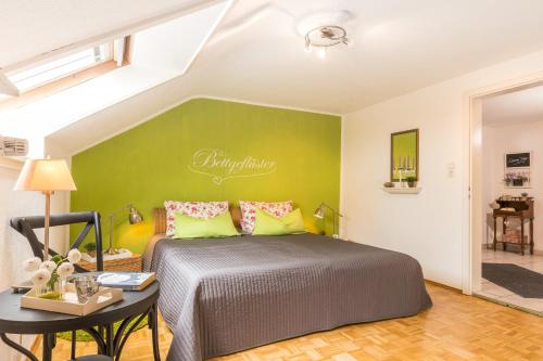 Ferienwohnung Auszeit — 4-Star Luxury Hotel in Markdorf, Germany