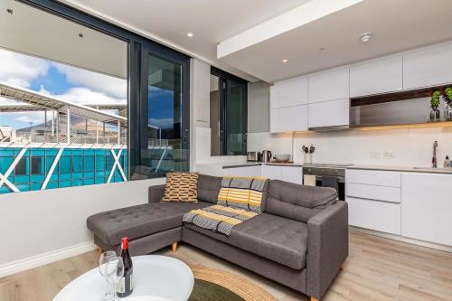 Outdoor pool Apartment Gym Bar & views