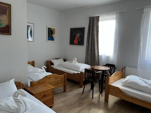 Bömbi Vendégház a vár mellett in Sarospatak, Hungary