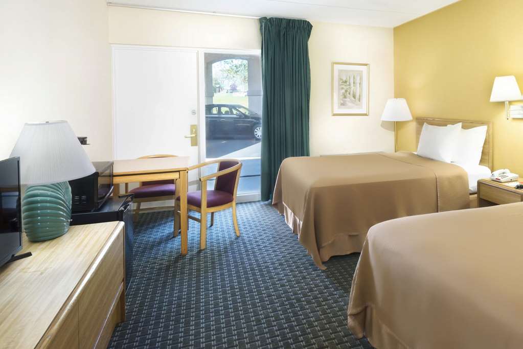 Howard Johnson by Wyndham Newburgh West Point - photo 8