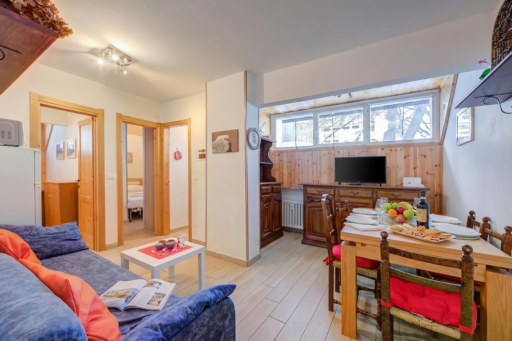 La Tana Dell'ermellino 3 Ski In Ski Out — 4-Star Luxury Hotel in Sestriere, Italy