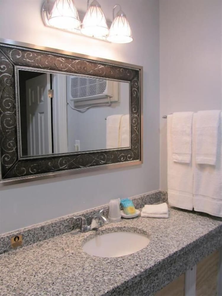 Rio Motel and Suites - photo 32