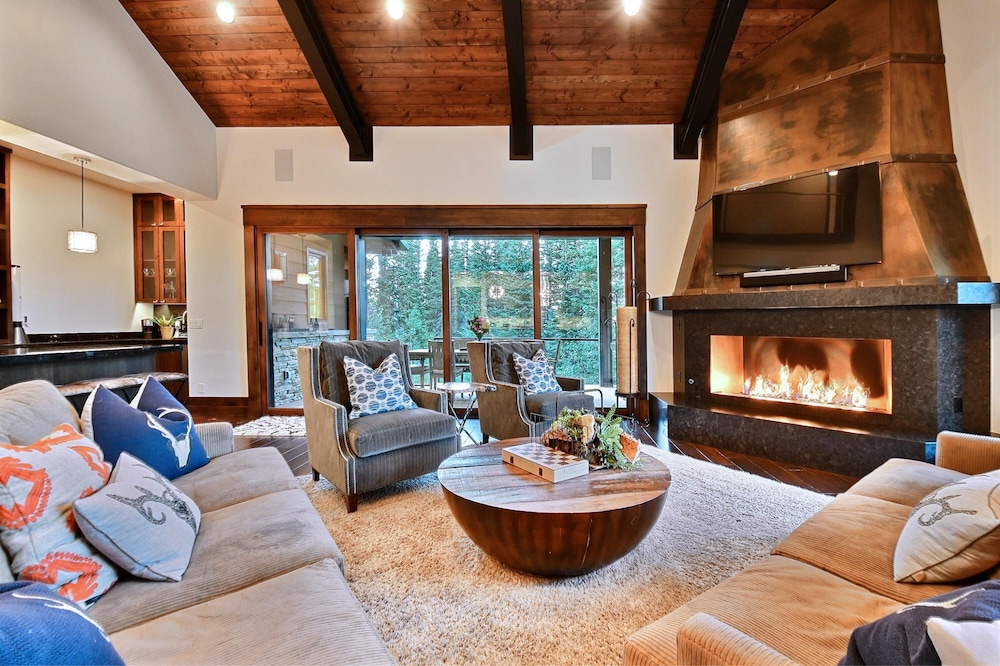 Chic Colony Ski in Ski Out Villa Direct Access to Adventures at Park City Resort Hot Tub Gym - photo 4