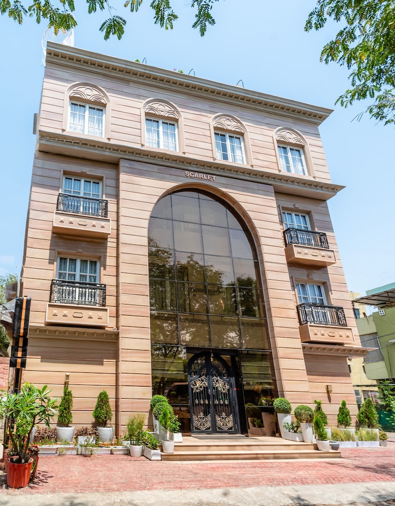 Playsales Scarlet - carbon neutral hotel in Indore