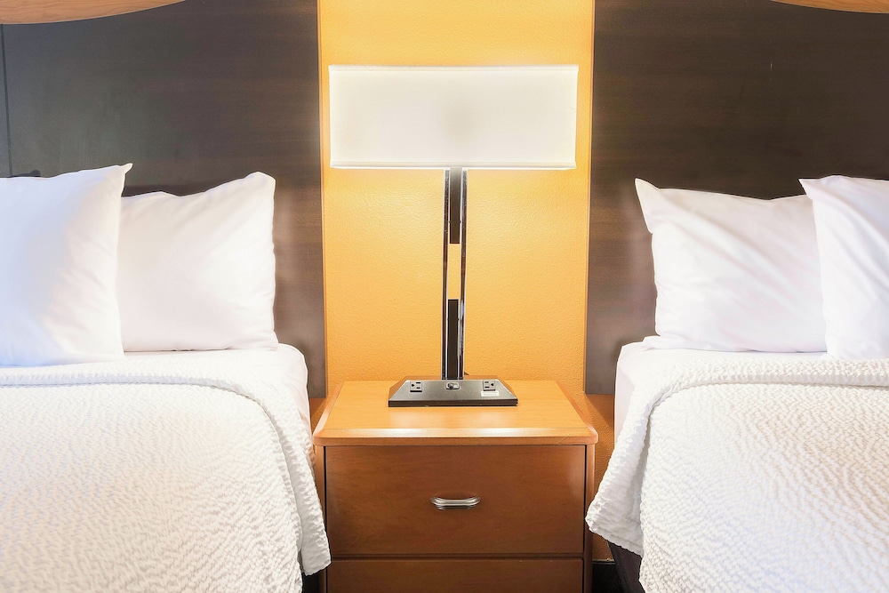 Fairfield Inn & Suites Fargo - photo 11