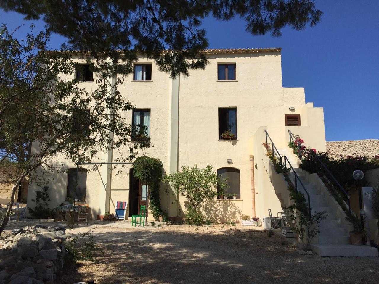 Casale dei mandorli — 4-Star Luxury Hotel in Custonaci, Italy