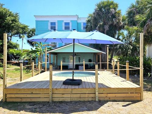 Beach Gangsta’s Paradise fire pit cowboy pool pool table in Daytona Beach, United States