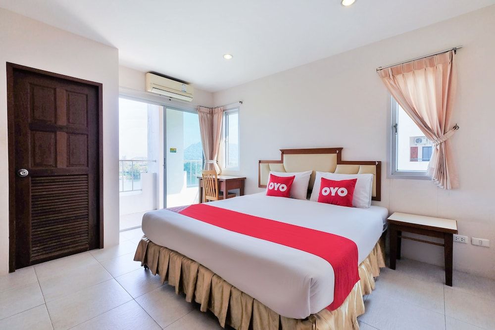 OYO 605 Lake View Phuket Place - carbon neutral hotel in Ratsada
