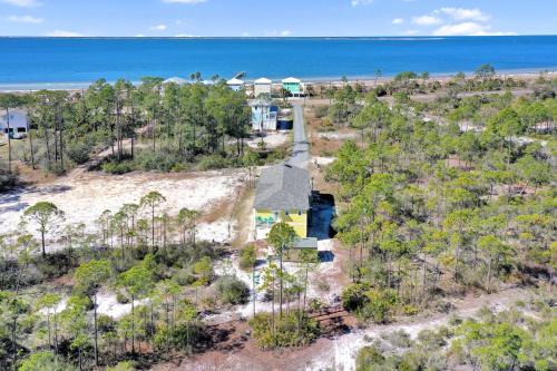 Dolphin Daze Beach House by Pristine Property Vacation Rentals — 4-Star Luxury Hotel in Port Saint Joe, United States